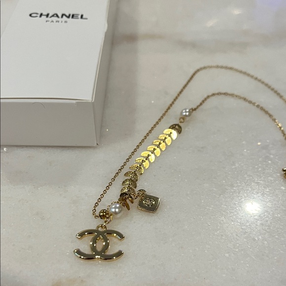 CHANEL Gold Pendant Necklace APROX 16in BRAND NEW GWP - Picture 5 of 5